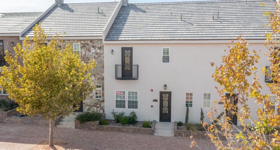 Spacious Home with Large Kitchen House in Hurricane