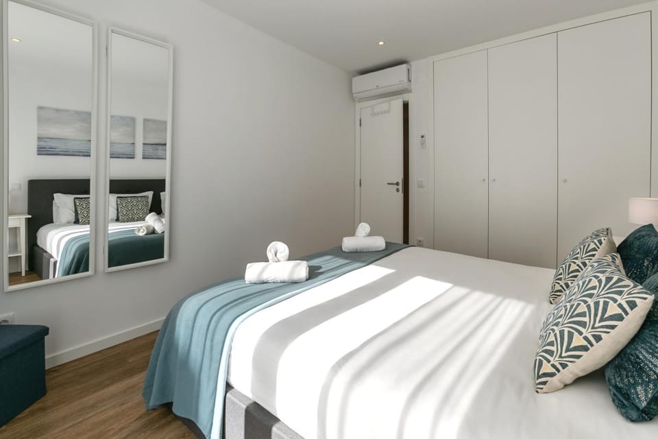 Bed, Photo of the whole room, Bedroom, towels, wardrobe, air conditioner