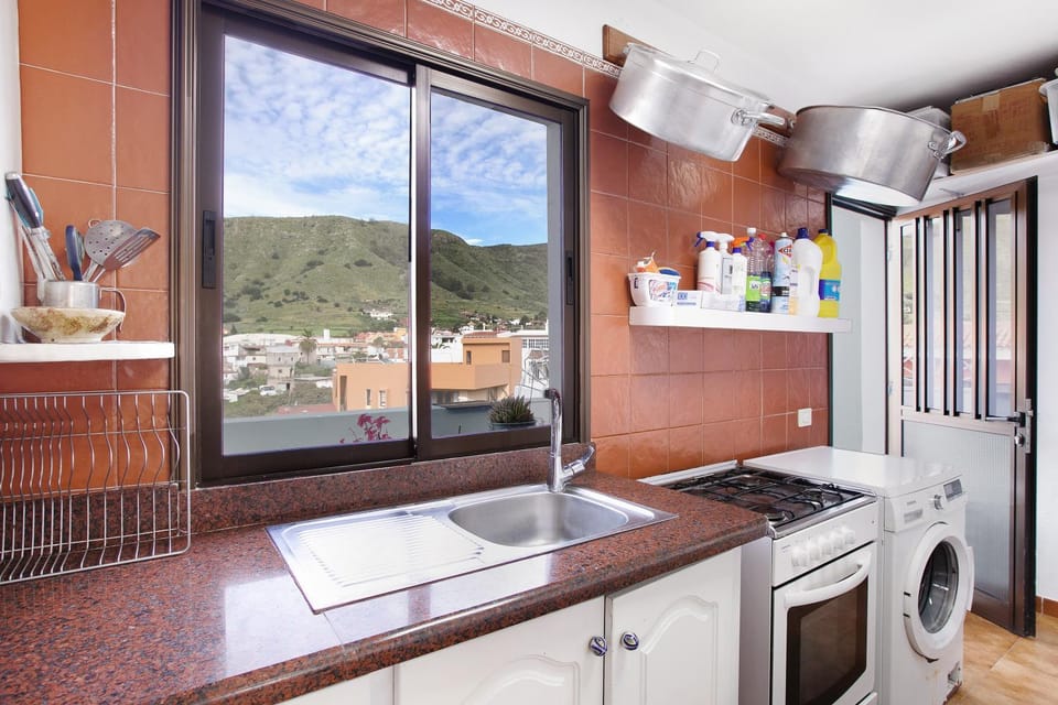 Kitchen or kitchenette, Living room
