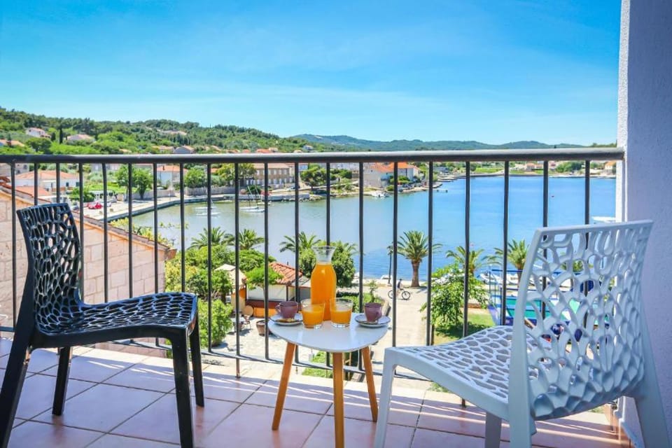 Day, Natural landscape, Balcony/Terrace, Sea view, Quiet street view
