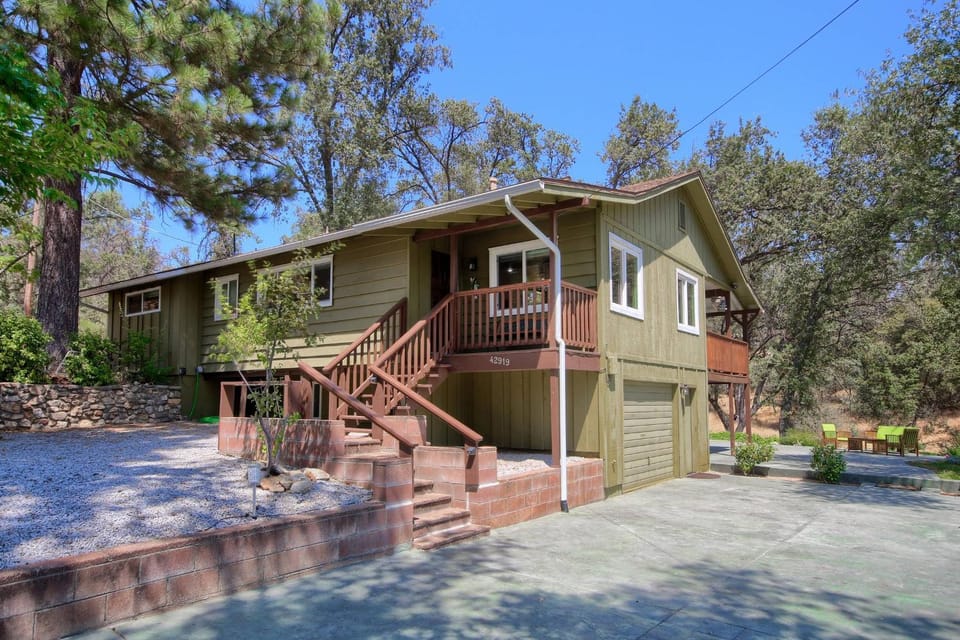 Yosemite Corner w NEW game room/Hot Tub/EV more House in Sierra Nevada