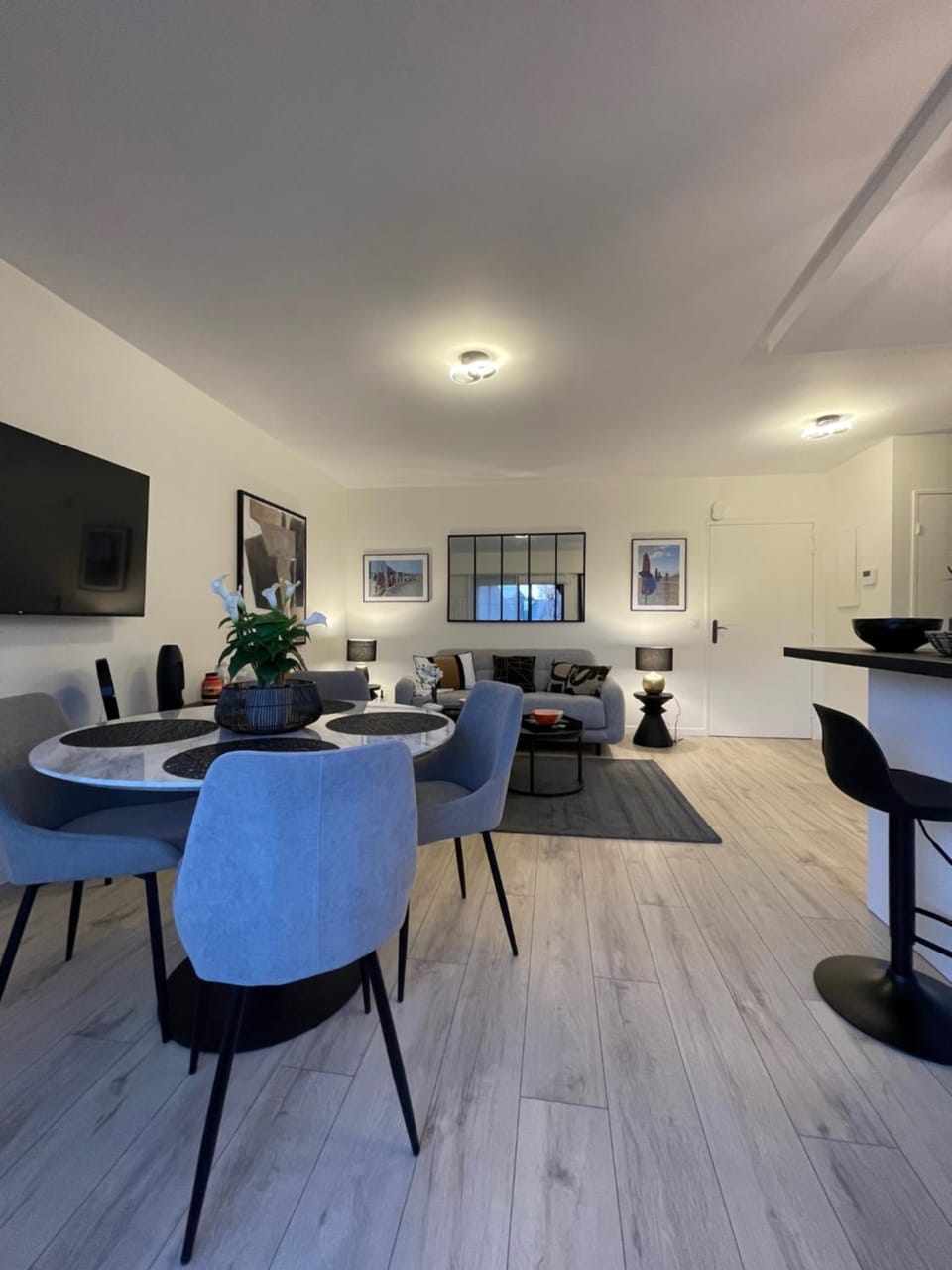 TV and multimedia, Living room, Dining area