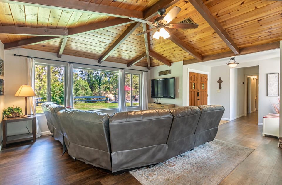 Starry Pines- BBQ/spa/affordable House in Sierra Nevada