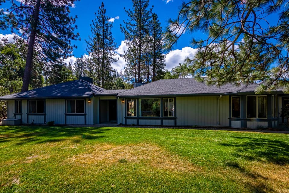 Starry Pines- BBQ/spa/affordable House in Sierra Nevada