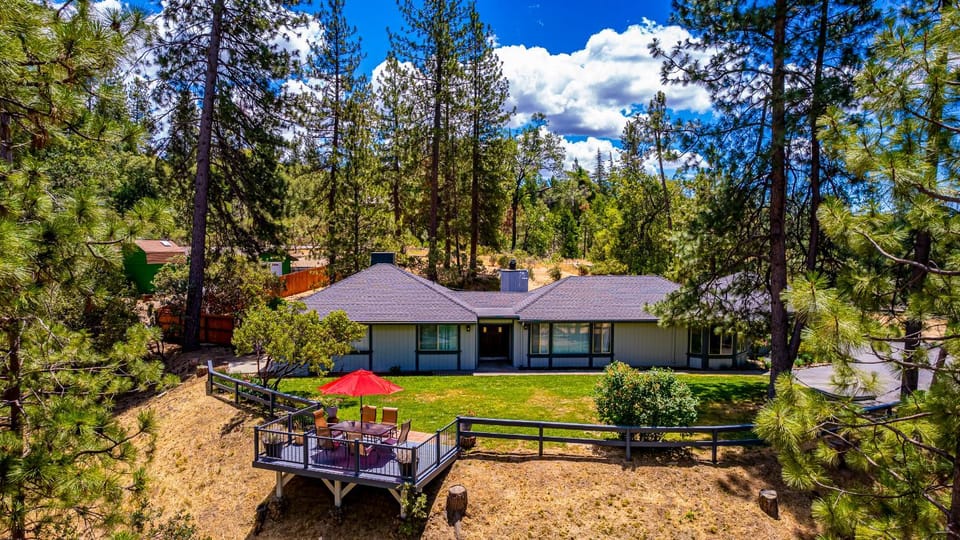 Starry Pines- BBQ/spa/affordable House in Sierra Nevada