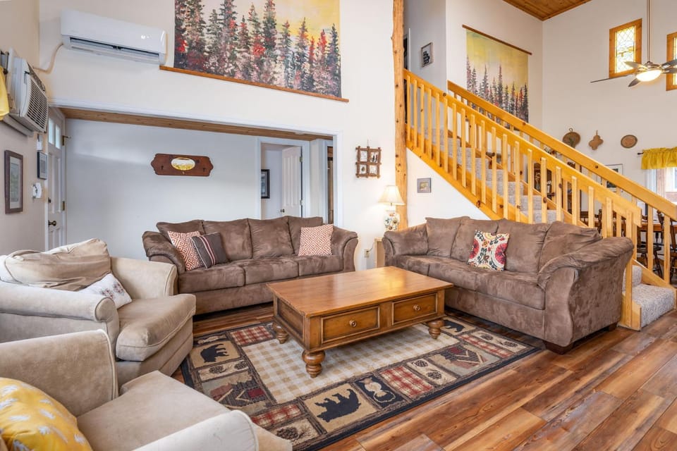 Selah Cabin- Dog Friendly/BBQ/Level 2 EV Charger Cabin in Oakhurst