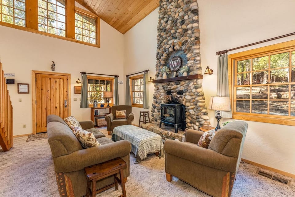 Place to Call Home - Cabin INSIDE Yosemite - Dog Friendly Cabin in Sierra Nevada