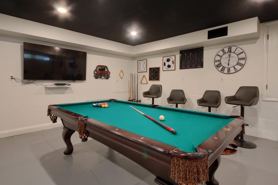 Doe Cabin Hot Tub/Playground/Game Room and more Cabin in Sierra Nevada