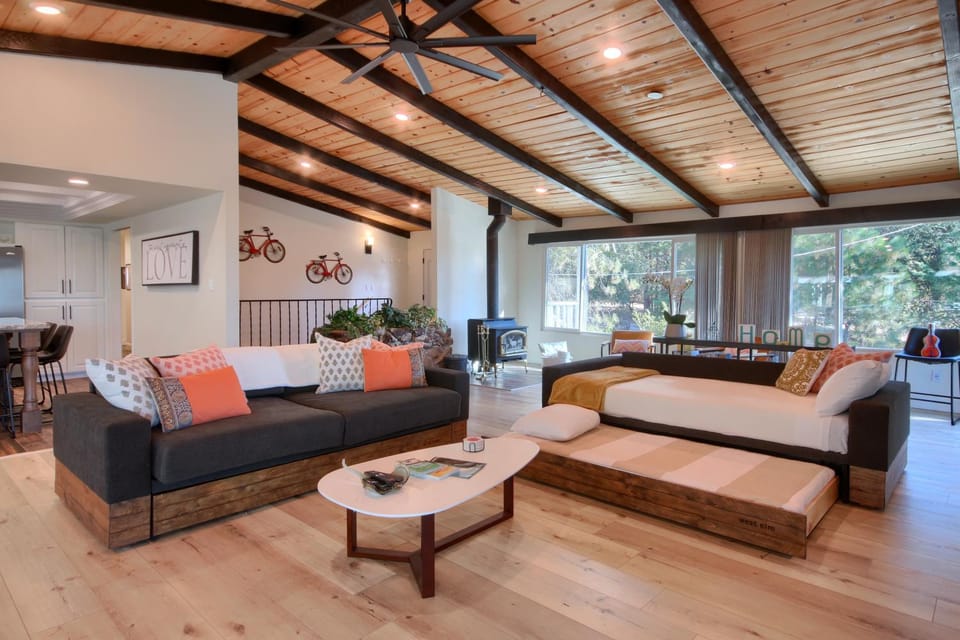 Doe Cabin Hot Tub/Playground/Game Room and more Cabin in Sierra Nevada