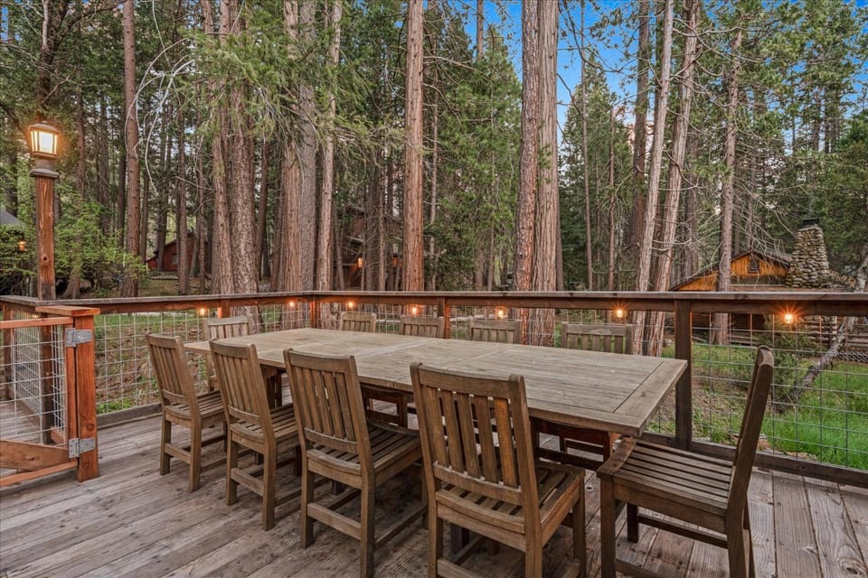 Cub House- Remodeled cabin INSIDE Yosemite with new hot tub and more Cabin in Sierra Nevada