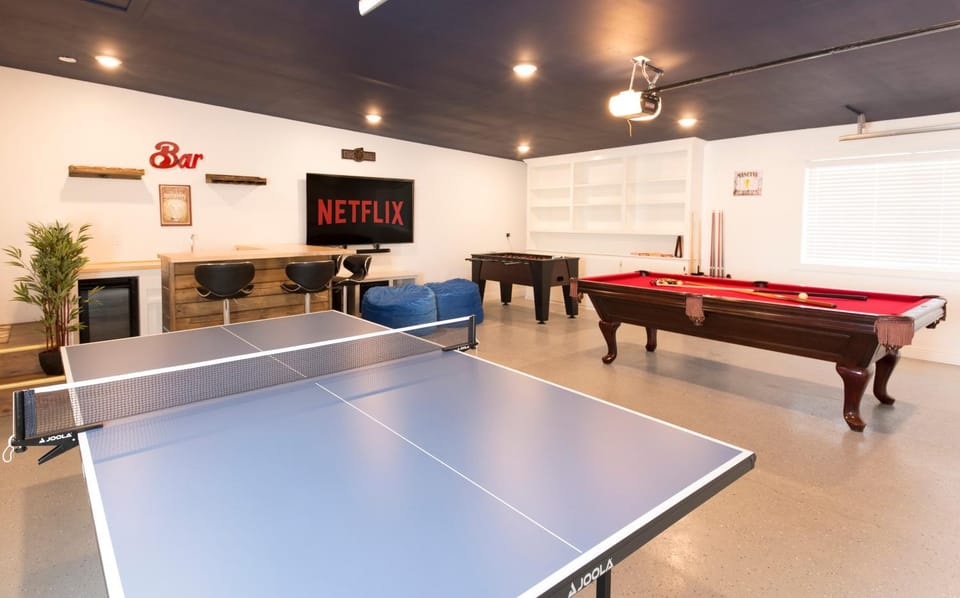 Canyon View House w/ hot tub, game room, views, and more House in Oakhurst