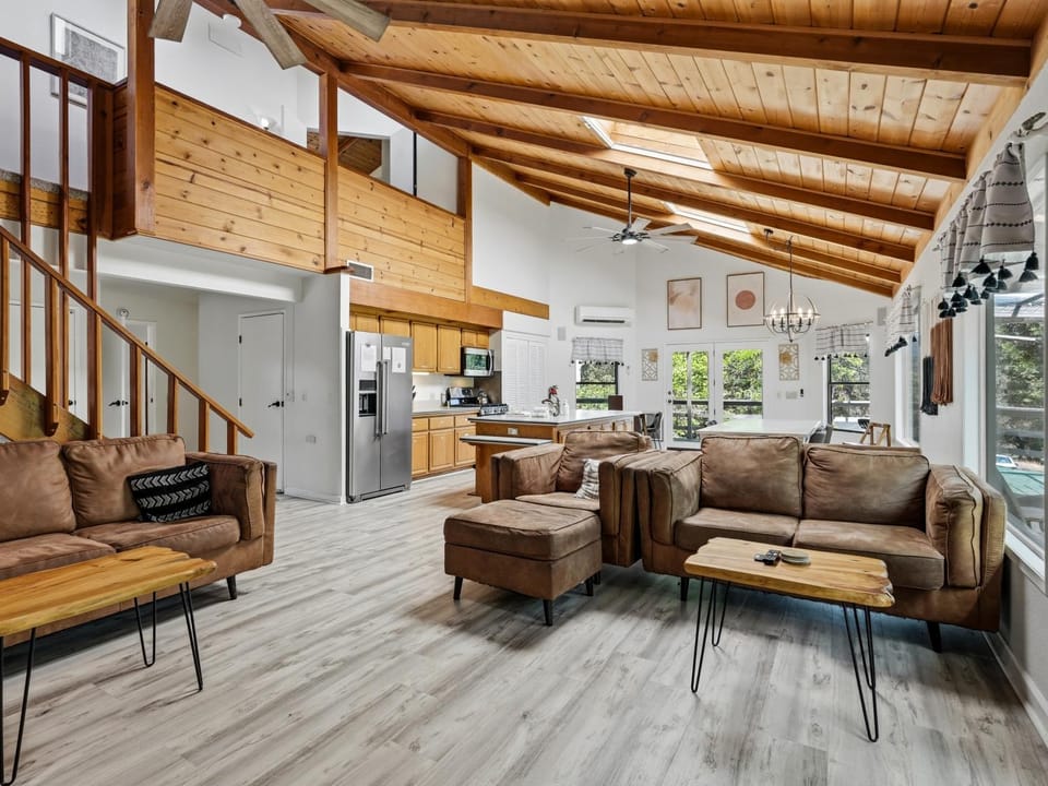 Hodges Hill Hideout w/ pool, spa, BBQ - Dog Friendly House in Oakhurst