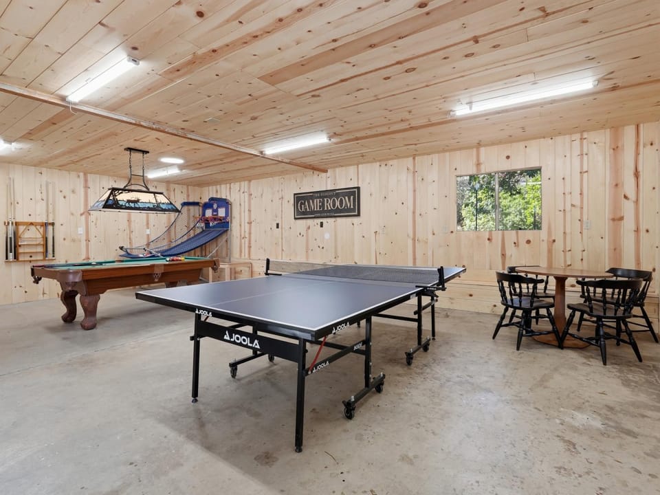 Hodges Hill Hideout w/ pool, spa, BBQ - Dog Friendly House in Oakhurst