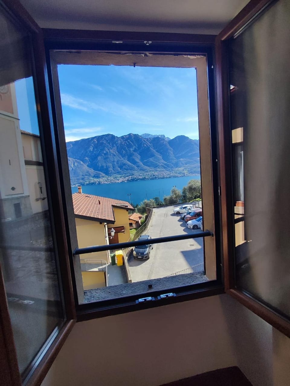 Natural landscape, Lake view, Mountain view, Parking