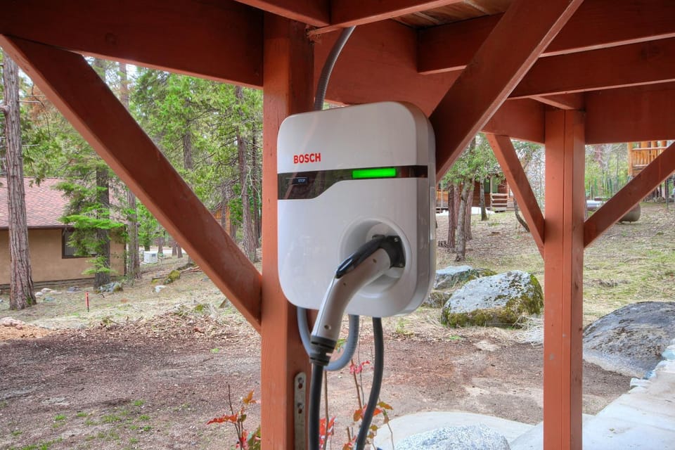 Acorn Alley- inside Yosemite w/spa/firepit/sauna/EV House in Sierra Nevada