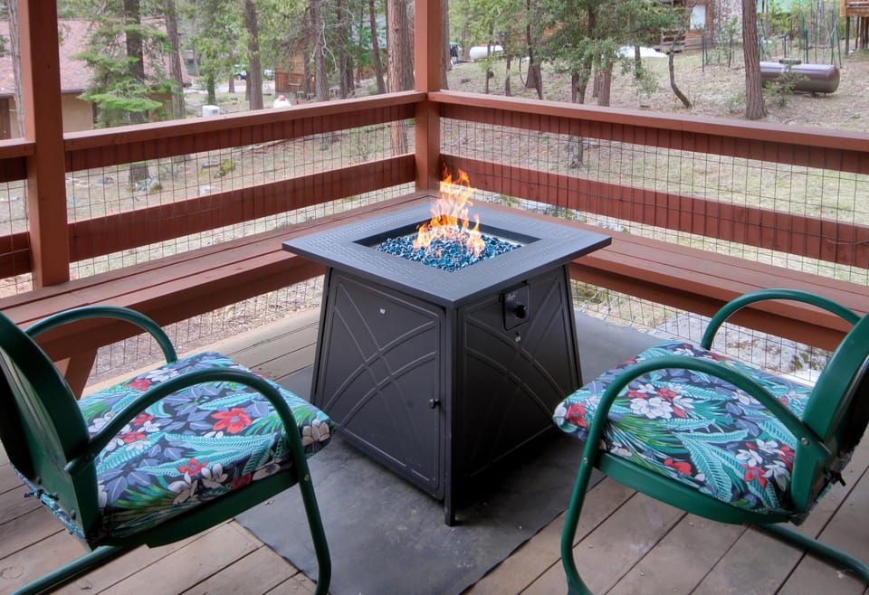 Acorn Alley- inside Yosemite w/spa/firepit/sauna/EV House in Sierra Nevada