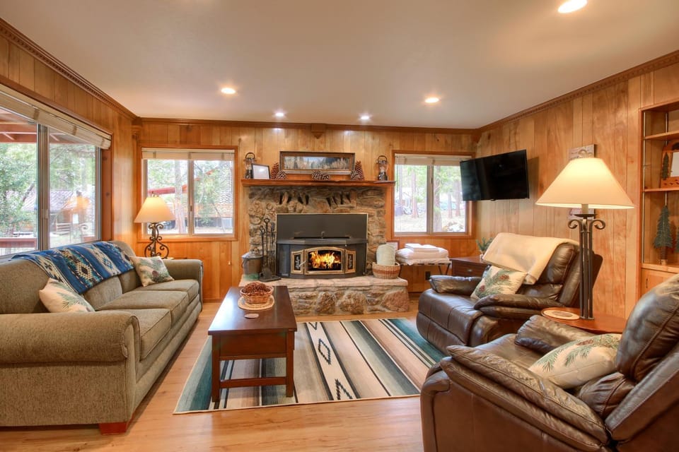 Acorn Alley- inside Yosemite w/spa/firepit/sauna/EV House in Sierra Nevada