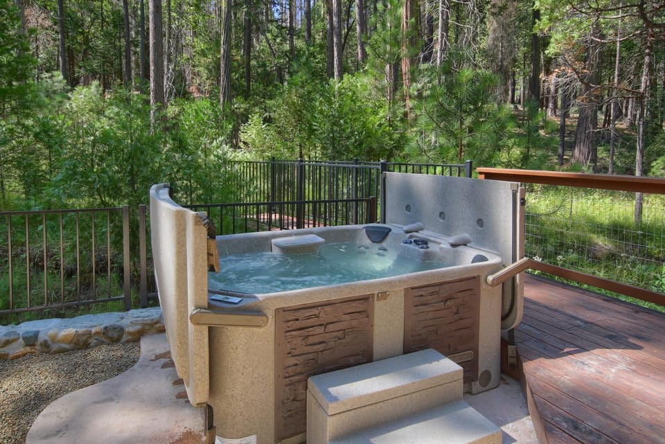 3 Springs Hideout - Family cabin with hot tub in Yosemite Cabin in Sierra Nevada