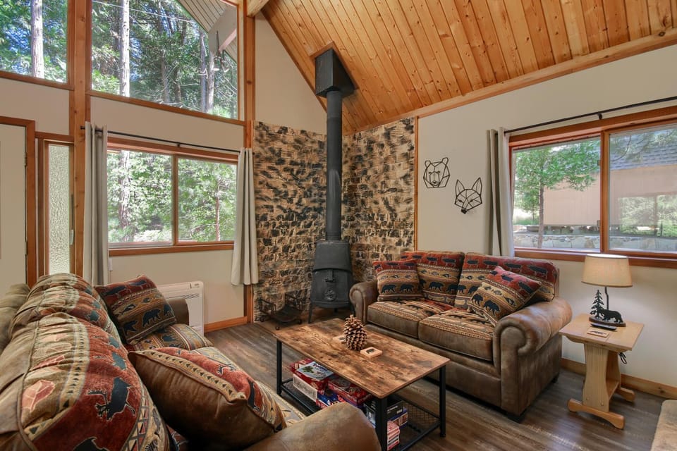 3 Springs Hideout - Family cabin with hot tub in Yosemite Cabin in Sierra Nevada