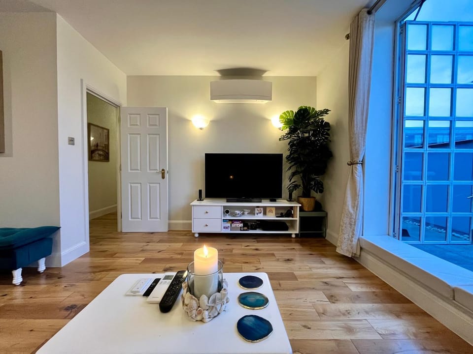 TV and multimedia, Living room, air conditioner