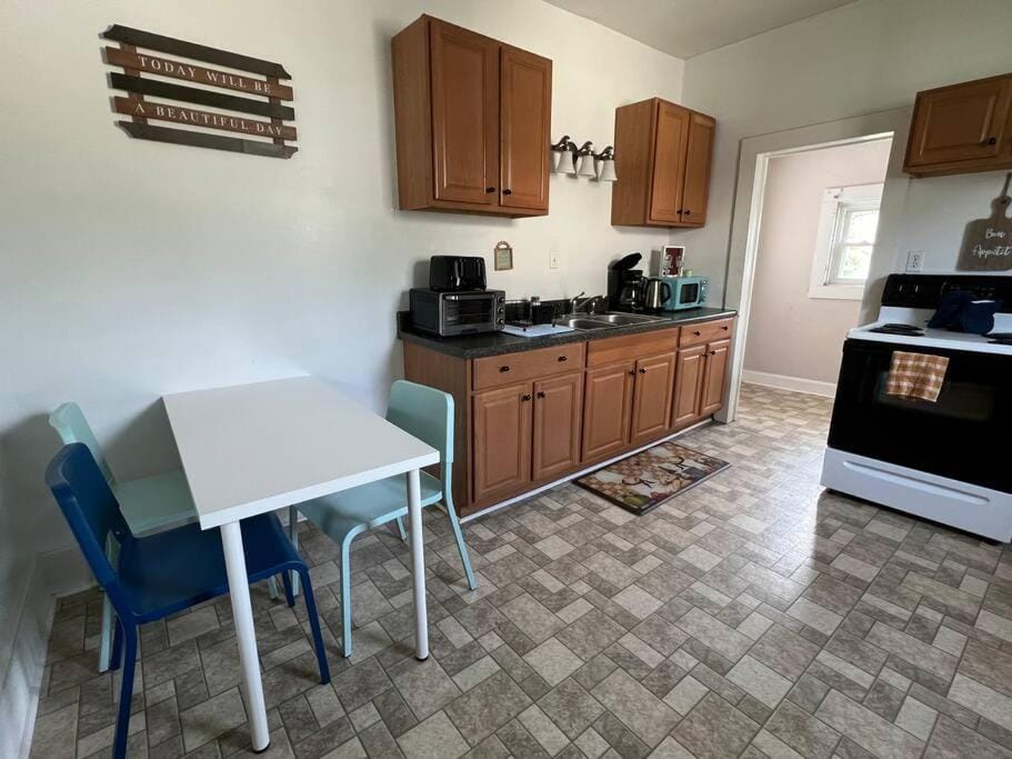 The Purple Door apt in the heart of Radford city Apartment in Virginia