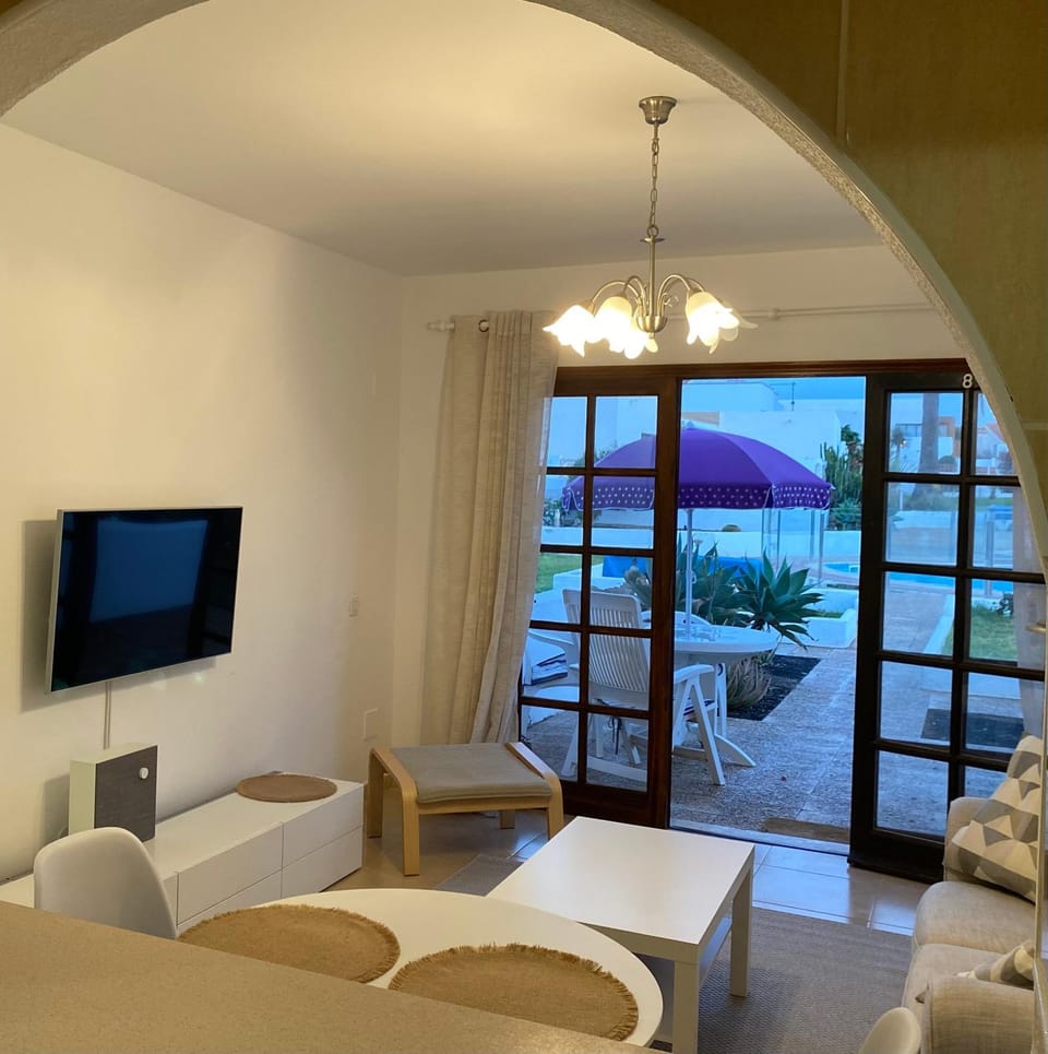 Estrella Del Mar 8. 1 Bedroom Villa with Pool and Gardens 300 metres from the beach Apartment in Corralejo