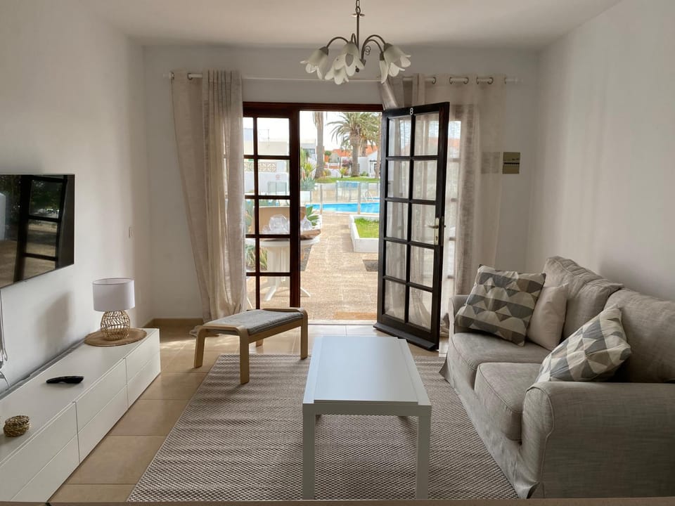 Estrella Del Mar 8. 1 Bedroom Villa with Pool and Gardens 300 metres from the beach Apartment in Corralejo
