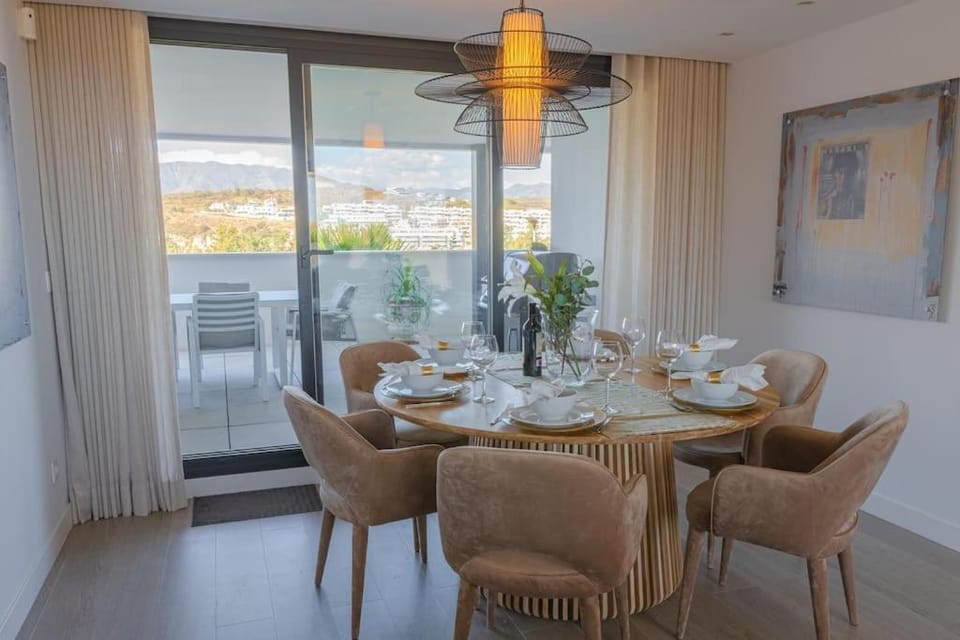 Living room, Dining area
