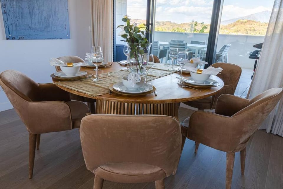 Living room, Seating area, Food