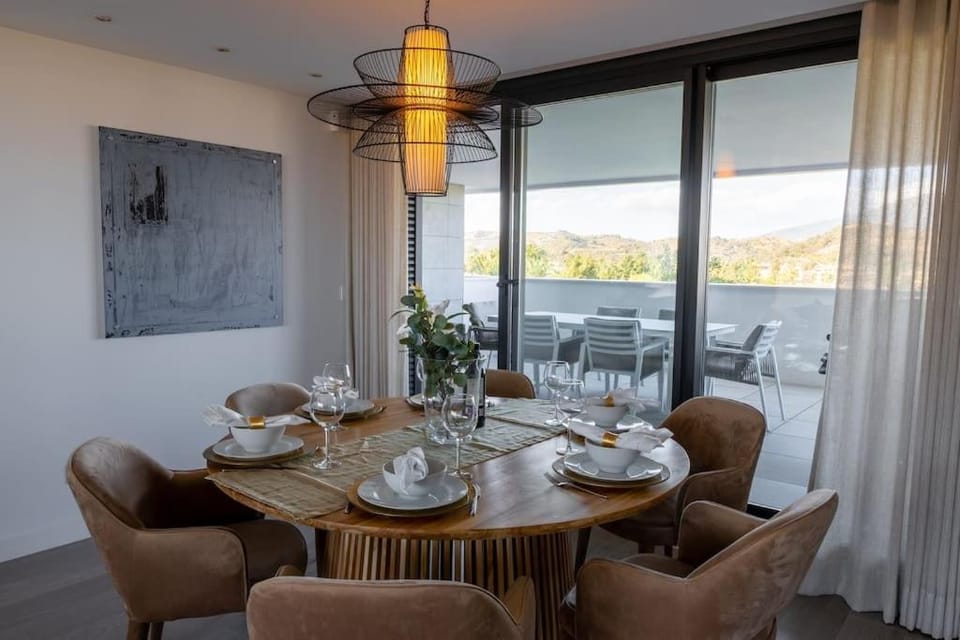 Living room, Dining area