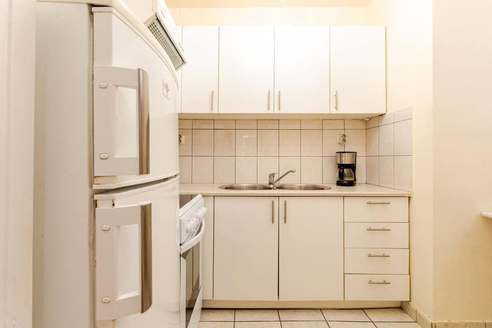 John's Athenian Beauty 45m2 , Metro 7' Apartment in Athens