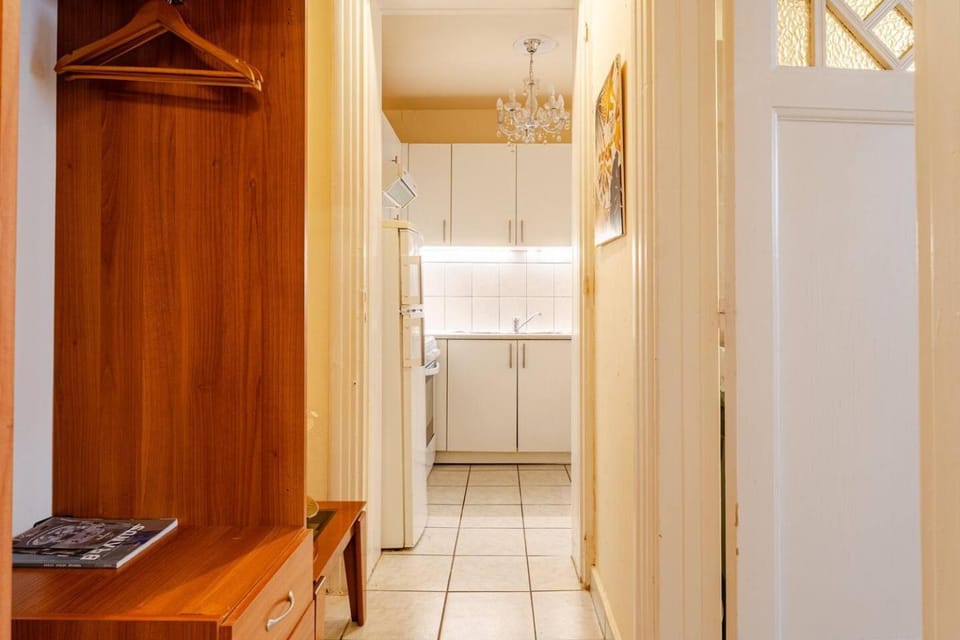 John's Athenian Beauty 45m2 , Metro 7' Apartment in Athens