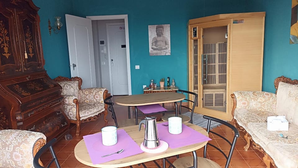 Seating area, Dining area