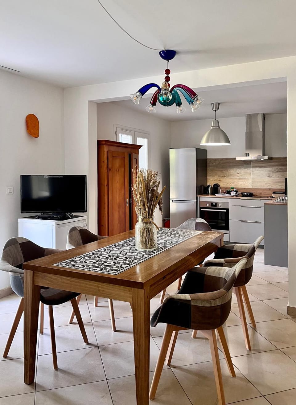 TV and multimedia, Kitchen or kitchenette, Living room, Seating area, Dining area, minibar