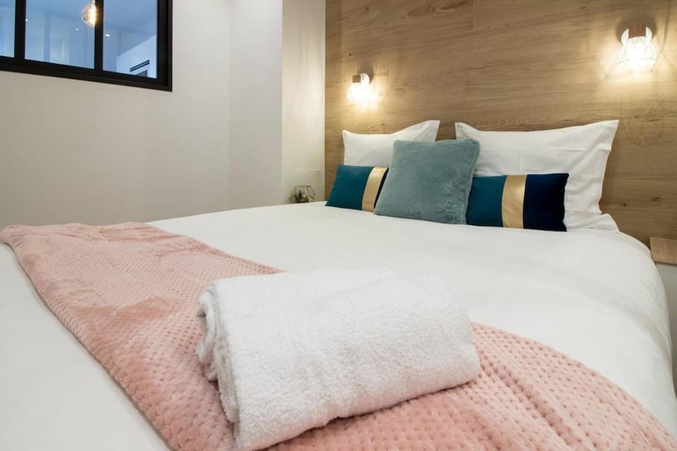 Bed, Other, Photo of the whole room, Bedroom