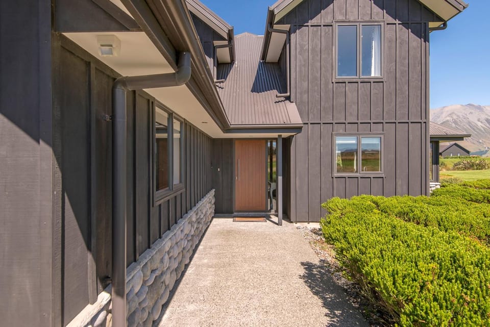Property building, Day, Garden, Garden view