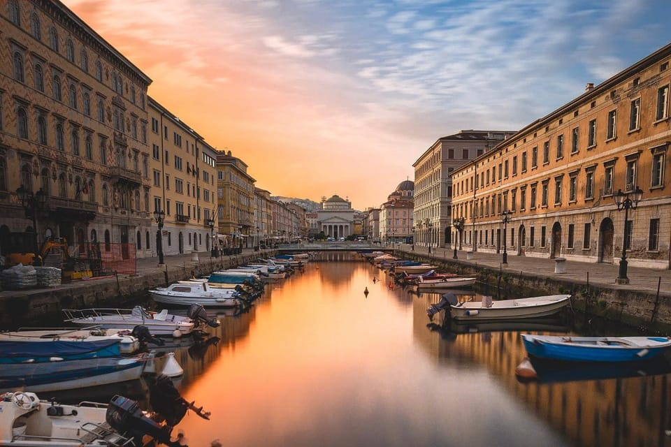 Property building, Nearby landmark, Day, Natural landscape, Activities, City view, Lake view, River view, Sunrise, Sunset