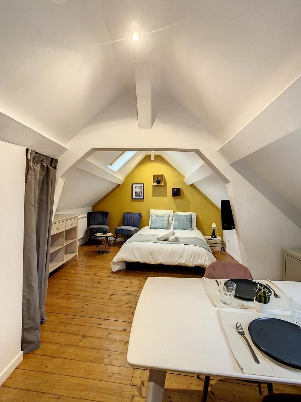 Photo of the whole room
