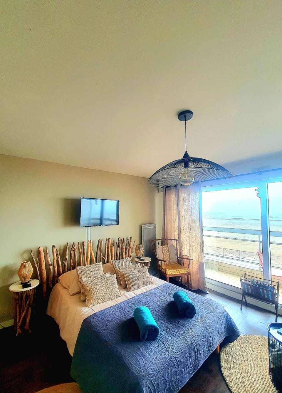 TV and multimedia, Photo of the whole room, Bedroom