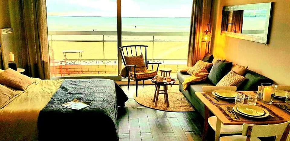 Natural landscape, View (from property/room), Balcony/Terrace, Living room, Dining area, Sea view