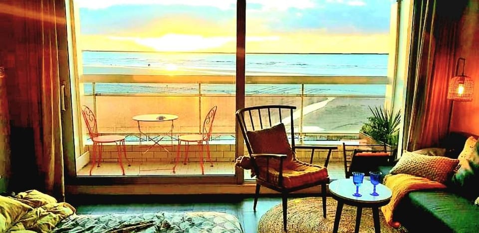 Natural landscape, View (from property/room), Balcony/Terrace, Living room, Sea view