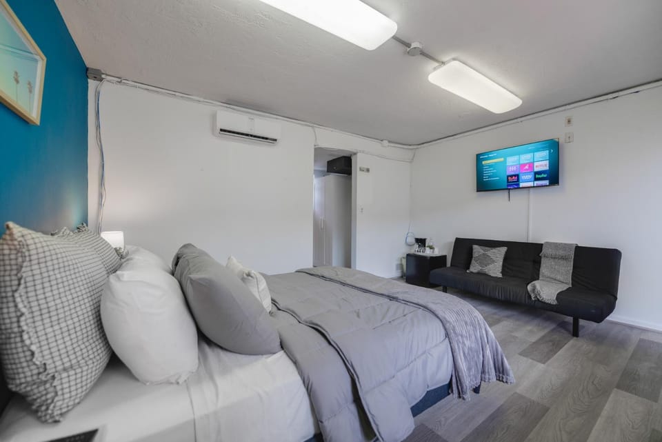 The mariner Suites #22 - Beachfront Studio Apartment in Hollywood Beach