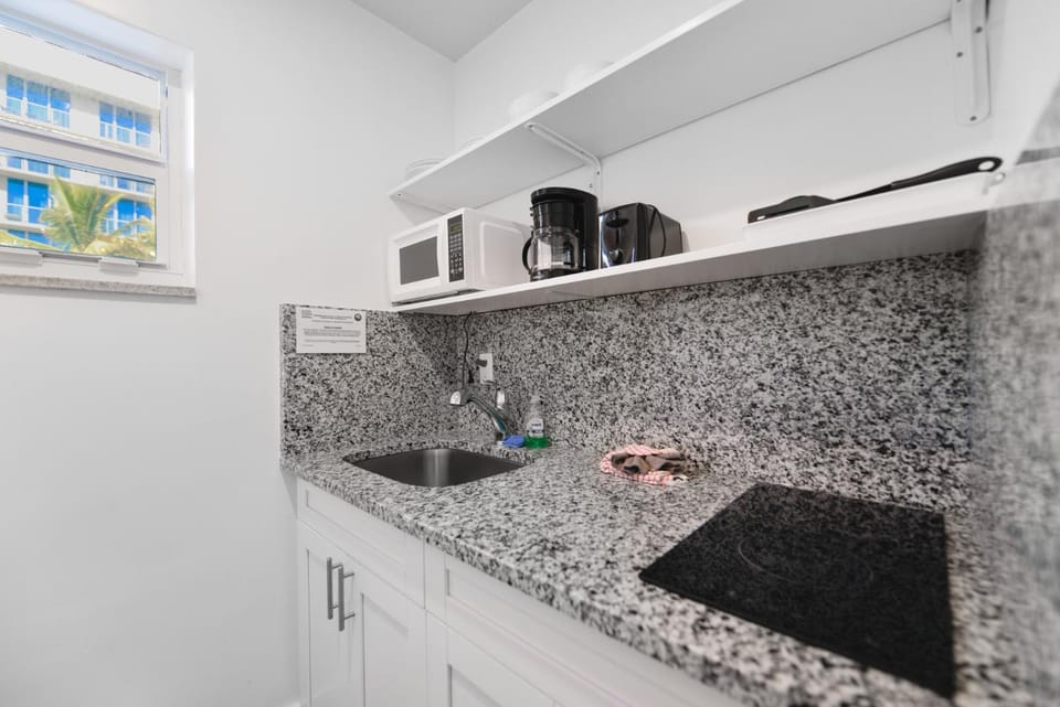 Hollywood Beach Retreat Studio - M23 Apartment in Hollywood Beach