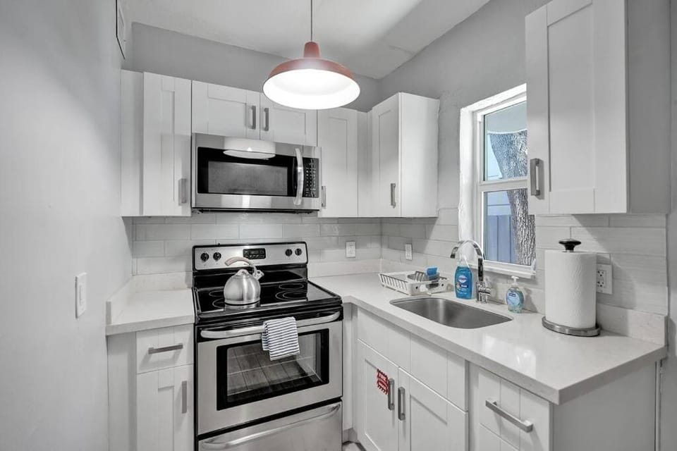 Unique Las Olas Stay Pool Free Parking Apartment in Fort Lauderdale