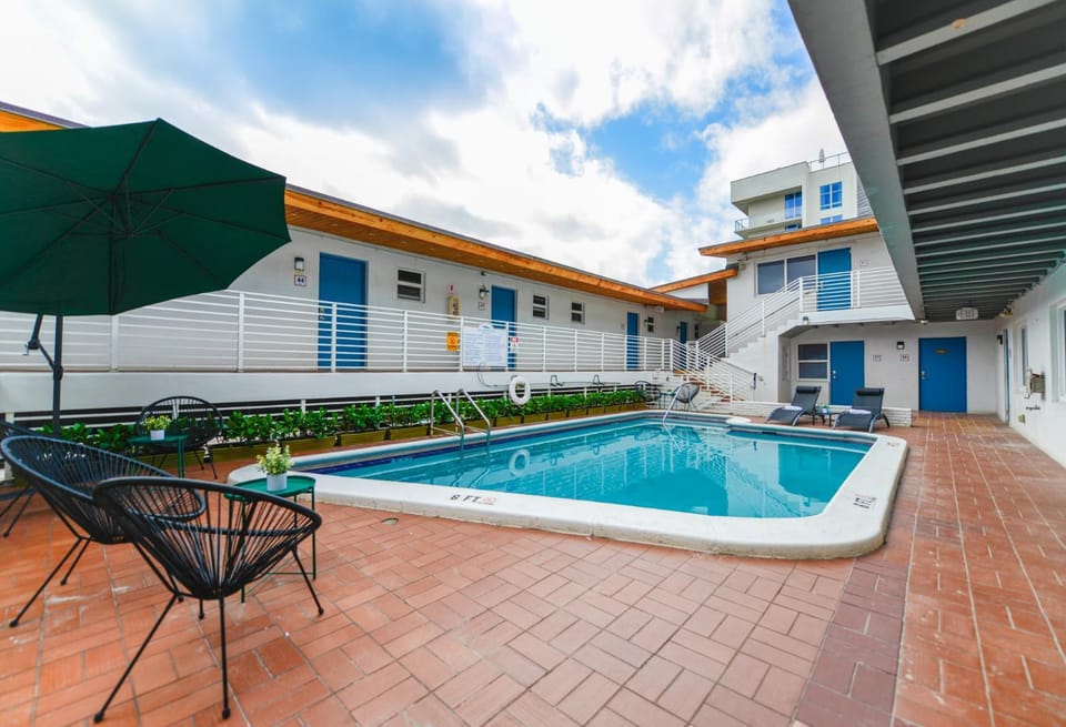 Property building, View (from property/room), Balcony/Terrace, Pool view, Swimming pool, sunbed