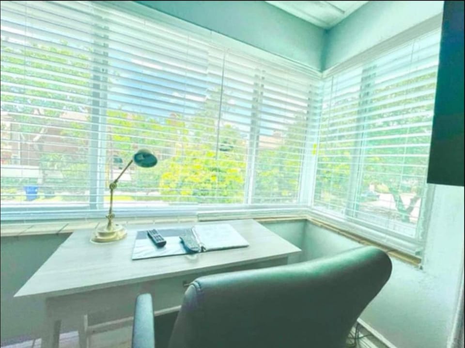 Walk to Las Olas Pool Perfect Couples Stay Apartment in Fort Lauderdale