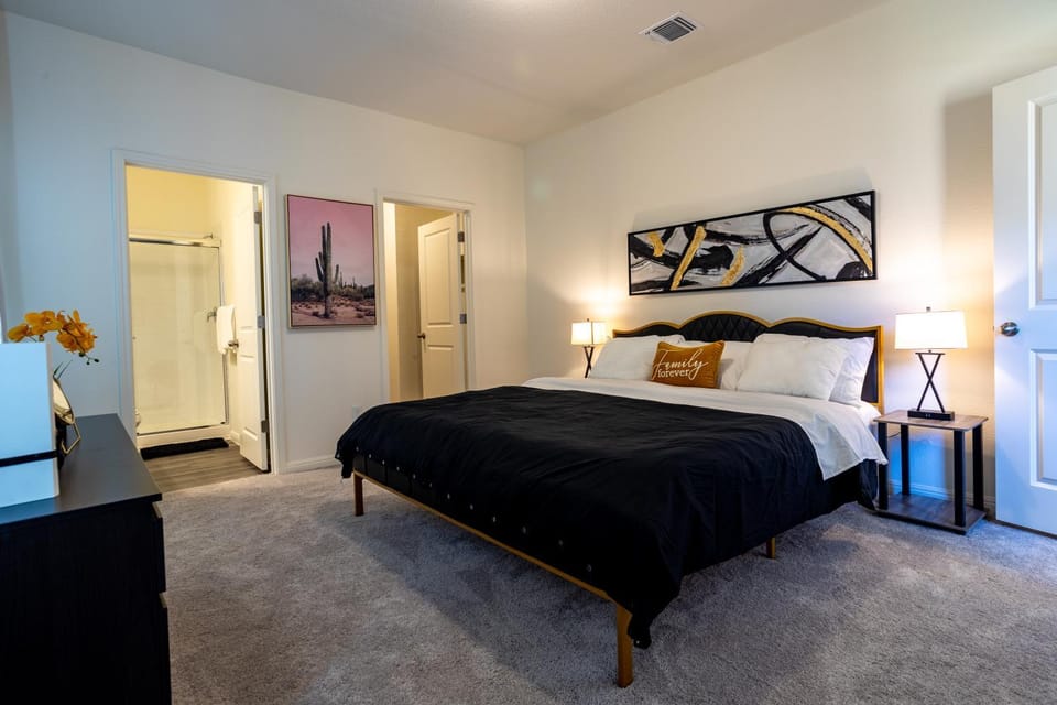 Lavishly Decorated 3-Bedroom Home Near Samsung-Taylor with King-Sized Bed House in Rio Grande
