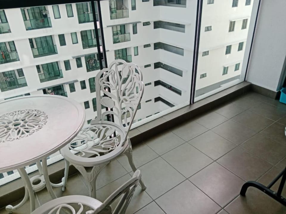 View (from property/room), Balcony/Terrace, Seating area