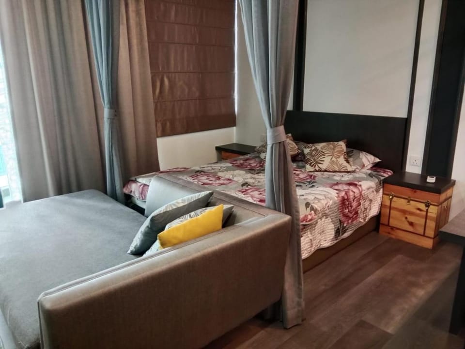 Bed, Bedroom, towels