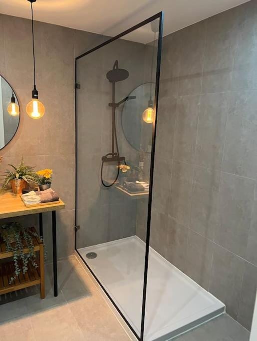 Luxury Artistic Digital Nomad Getaway w/ Terrace Apartment in Lisbon
